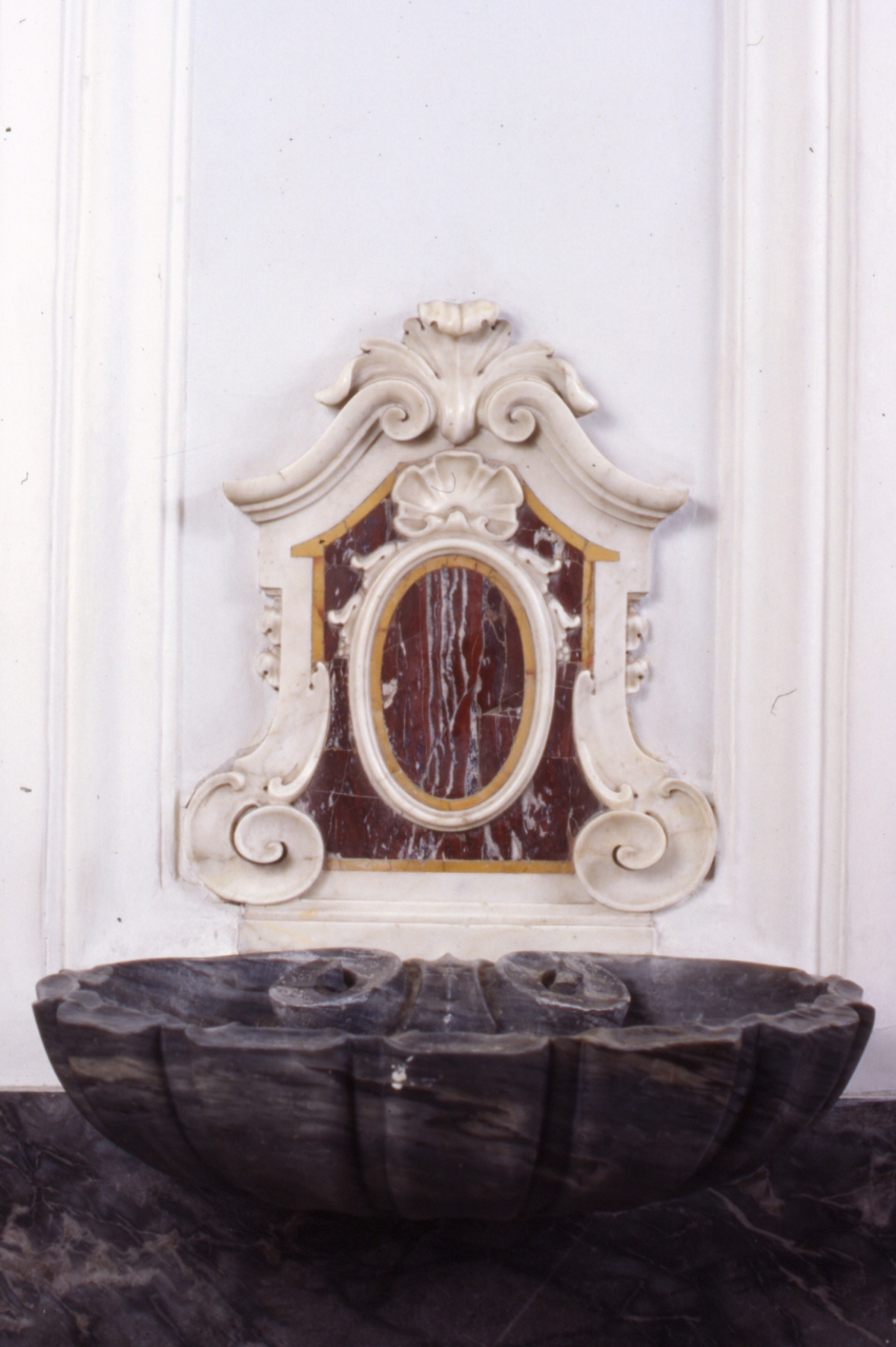 acquasantiera da parete, serie di Giustiniani Michelangelo (maniera) (sec. XVIII)