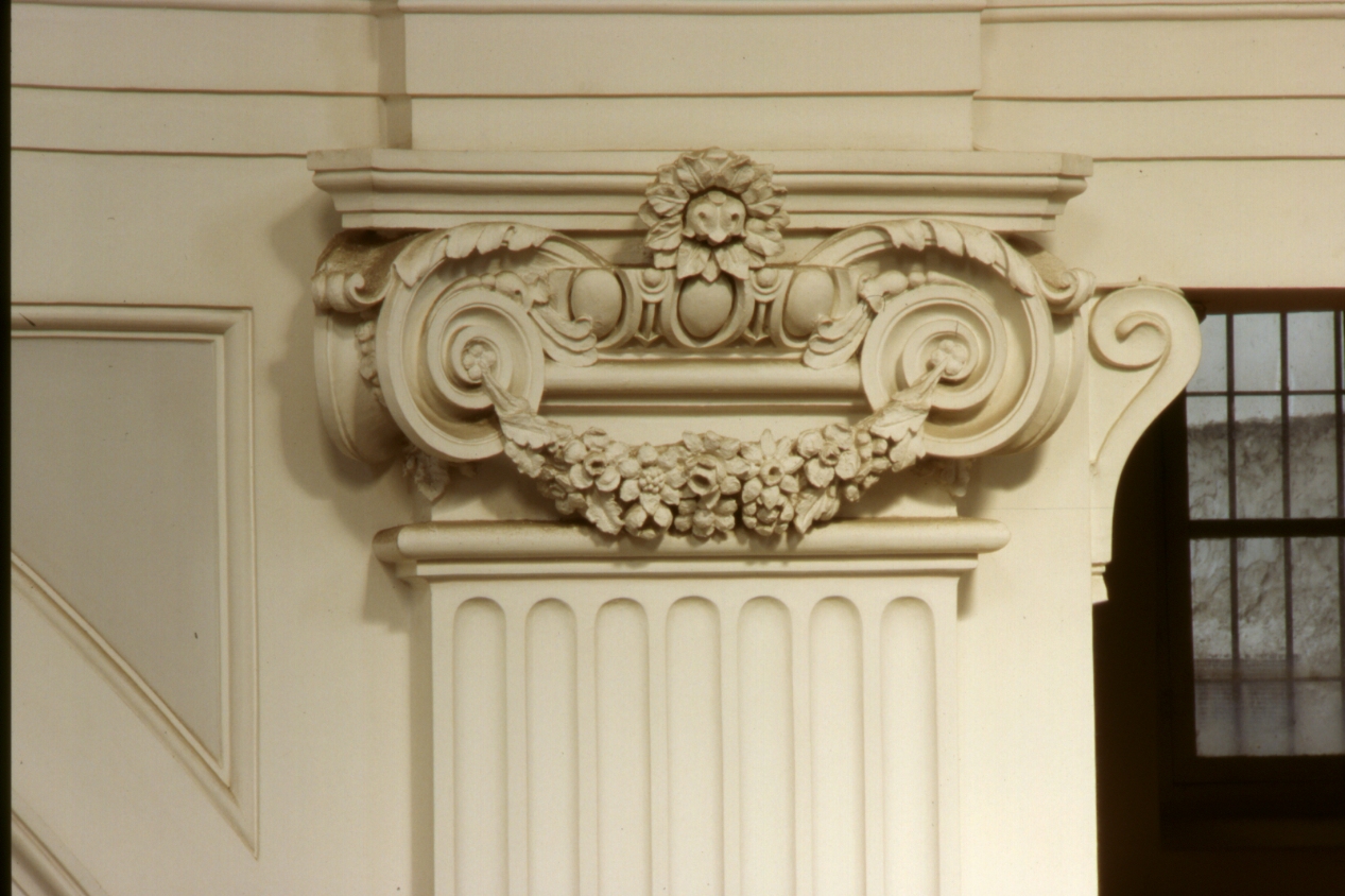 capitello, complesso decorativo di Vanvitelli Luigi (sec. XVIII)