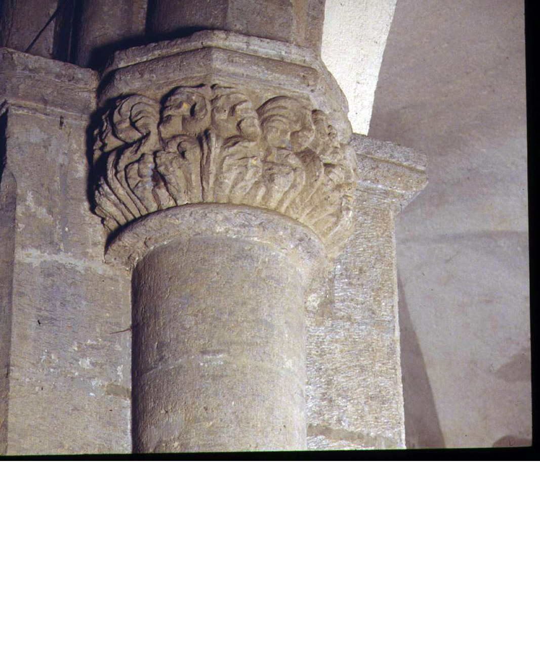 capitello, serie - bottega napoletana (seconda metà sec. IX)