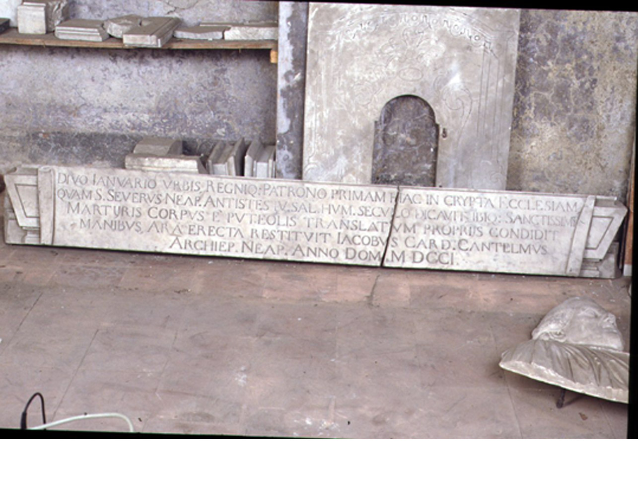 lapide commemorativa, frammento - bottega napoletana (sec. XVIII)