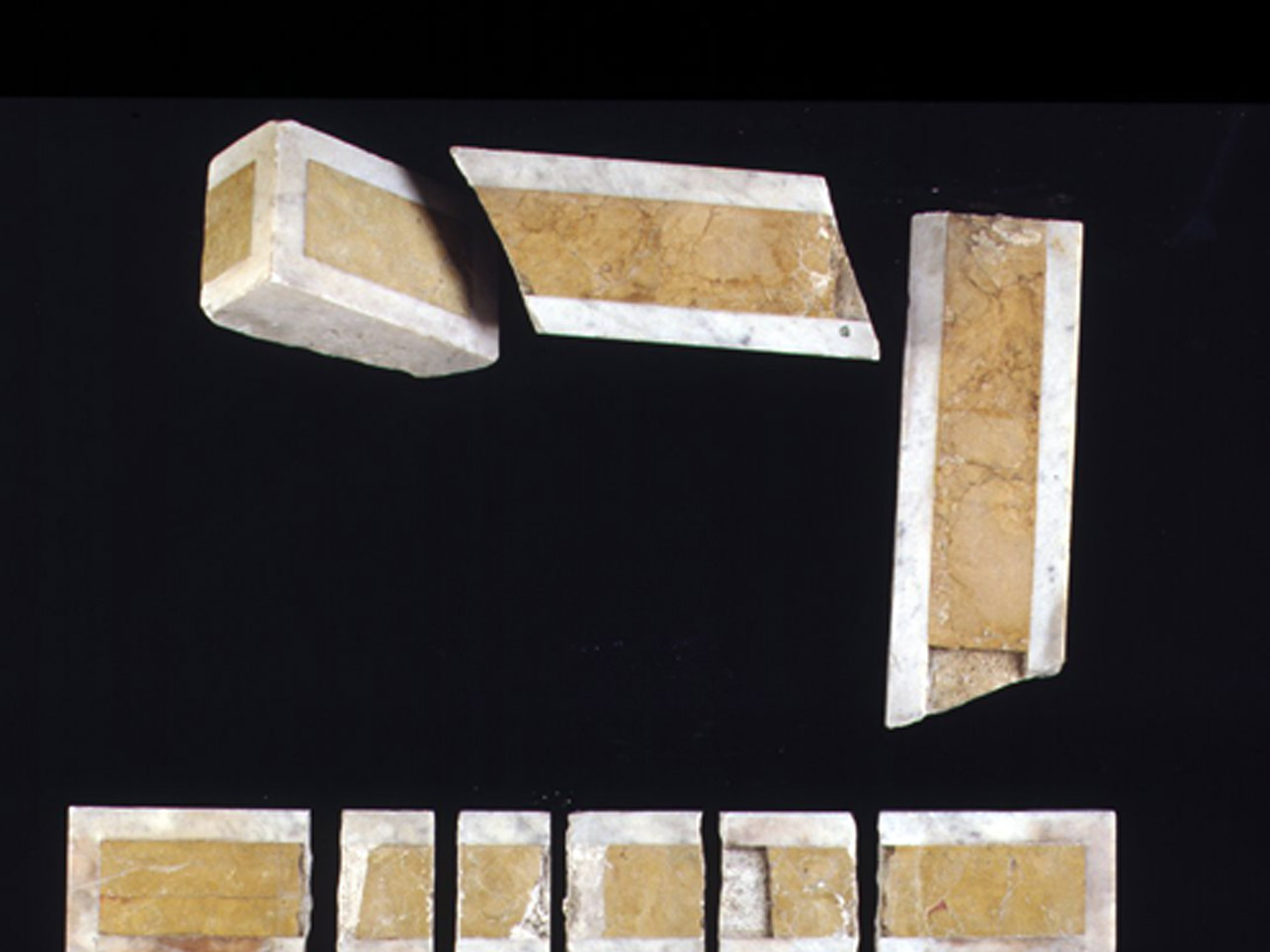 decorazione plastica, frammento - bottega napoletana (secondo quarto sec. XX)