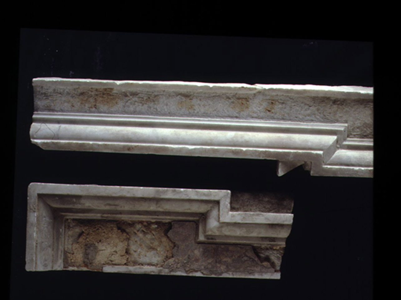 decorazione plastica, frammento - bottega napoletana (secondo quarto sec. XX)