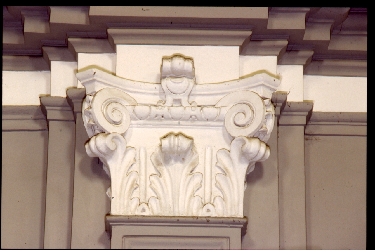 capitello composito, complesso decorativo - bottega napoletana (inizio sec. XX)