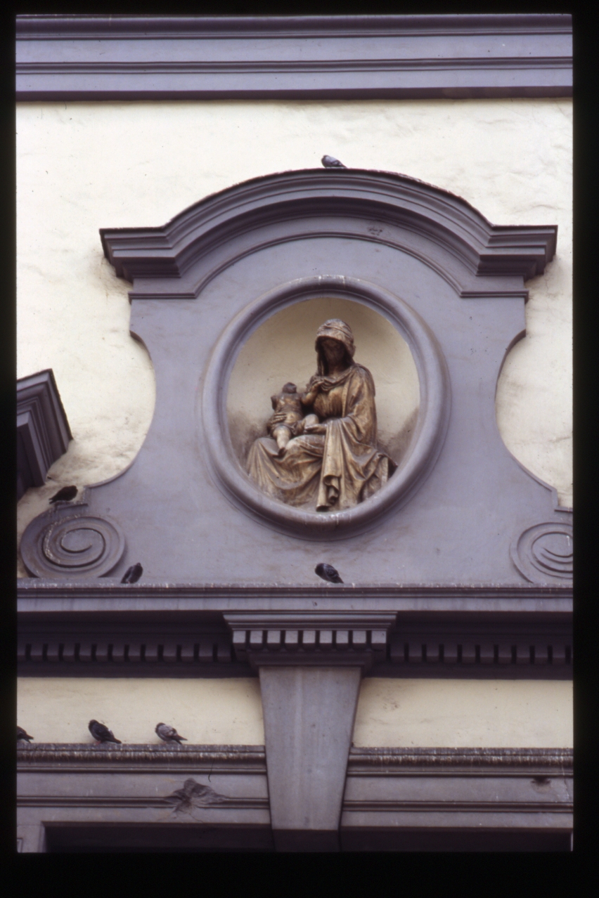 Madonna con Bambino (rilievo) di Belliazzi Raffaele, Mossutti Nicola (sec. XIX)