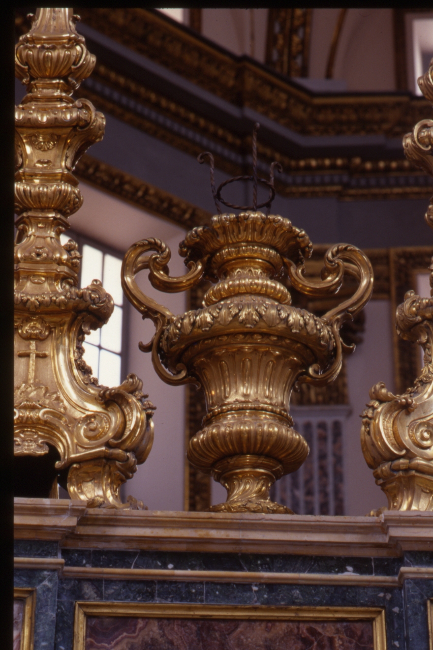 vaso d'altare con composizione floreale, serie - bottega napoletana (metà sec. XVIII)