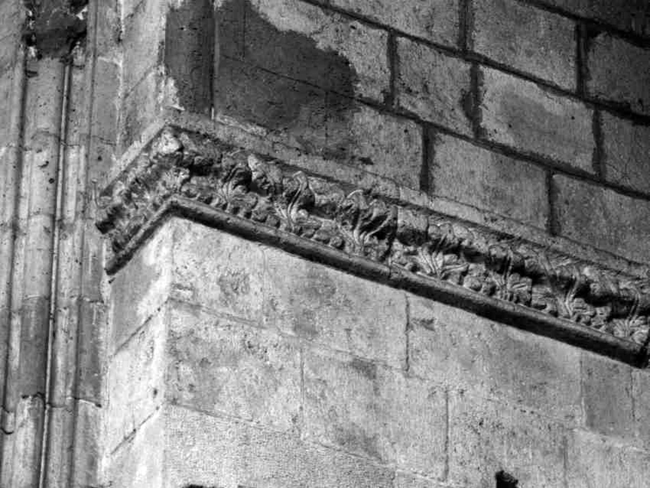 decorazione plastica - bottega napoletana (ultimo quarto sec. XIII)