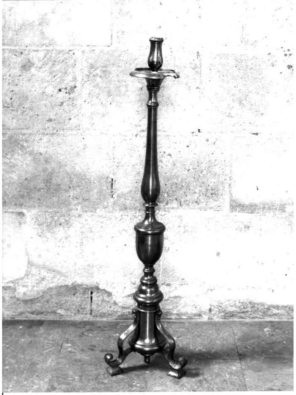 candeliere d'altare, serie - bottega napoletana (ultimo quarto sec. XIX)