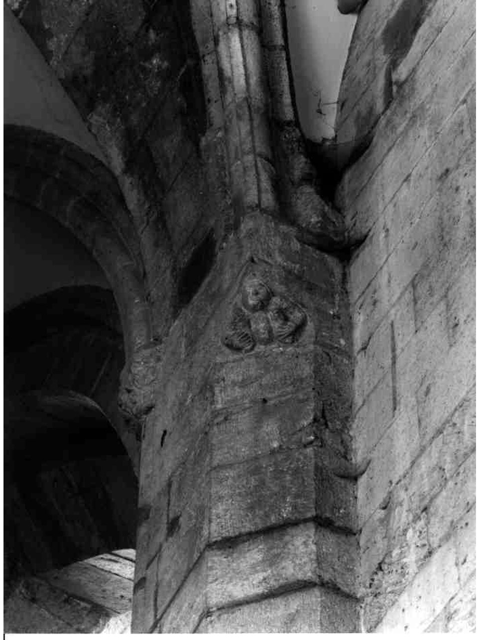 mensola - bottega napoletana (ultimo quarto sec. XIII)