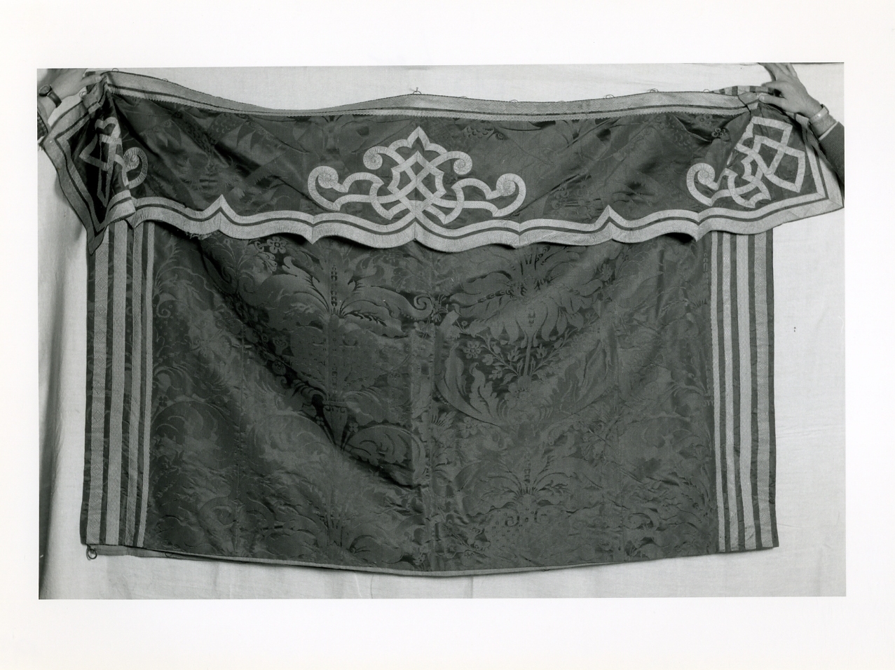 paramento liturgico - manifattura napoletana (seconda metà sec. XIX)