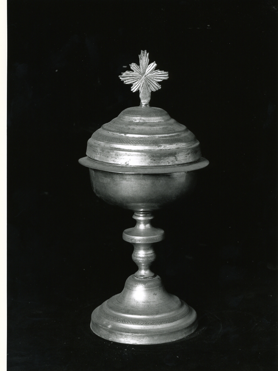 pisside - bottega napoletana (seconda metà sec. XIX)