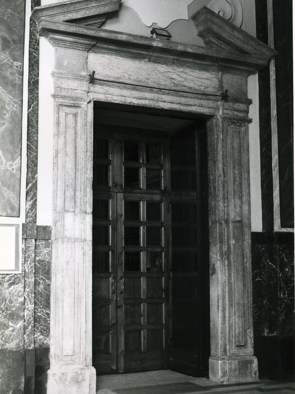mostra di porta, serie - bottega napoletana (metà sec. XVII)