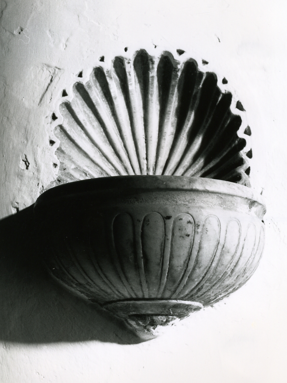 acquasantiera da parete - bottega napoletana (metà sec. XVII)