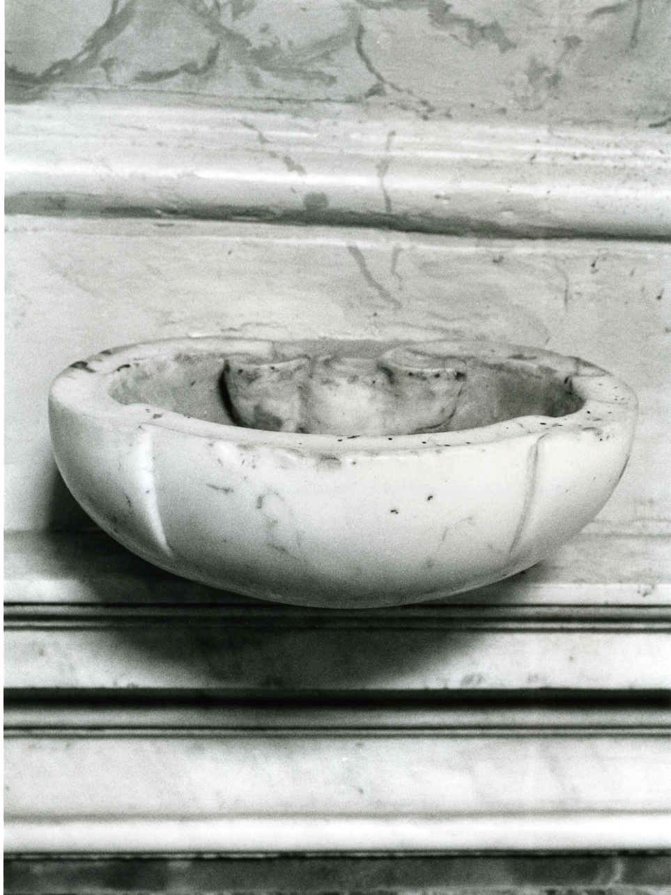 acquasantiera da parete - bottega napoletana (seconda metà sec. XVII)