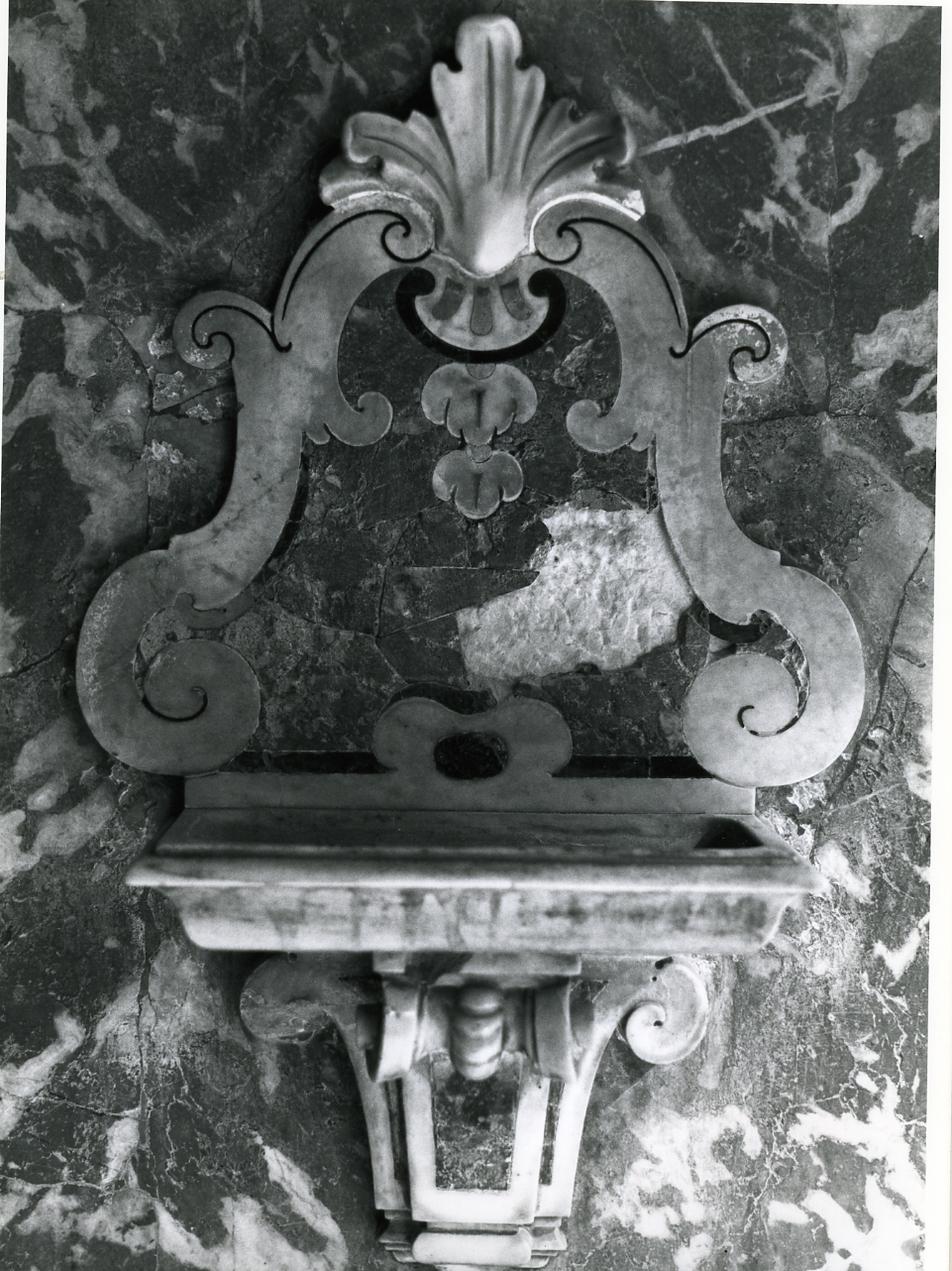 acquasantiera da parete, serie - bottega napoletana (metà sec. XVIII)