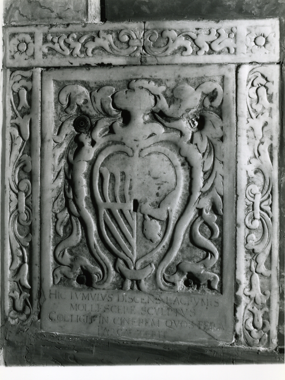 lapide commemorativa - bottega napoletana (sec. XVI)