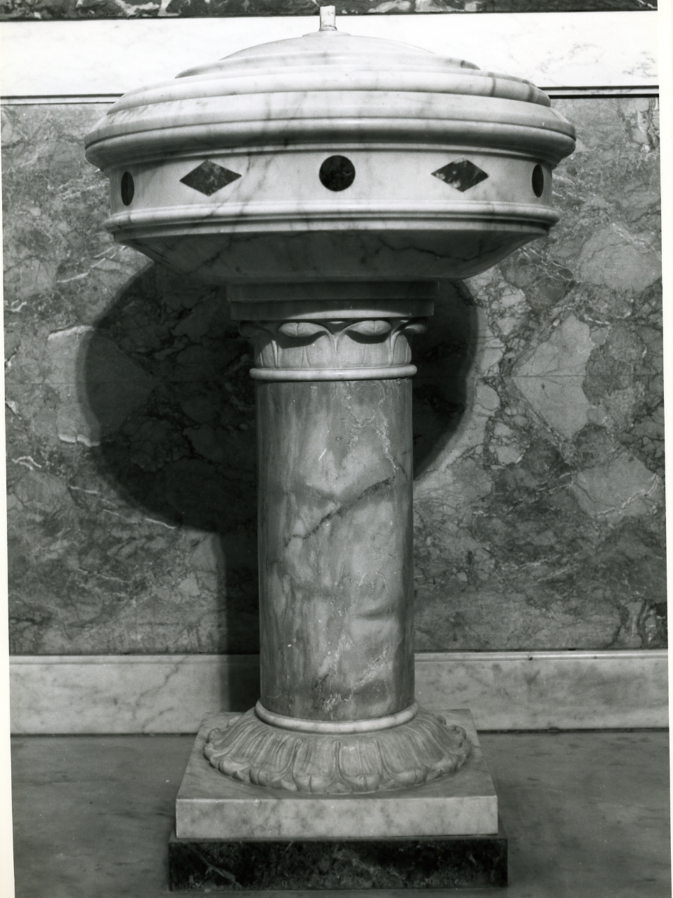 fonte battesimale - bottega napoletana (prima metà sec. XX)