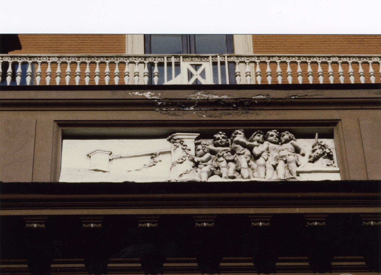 putti (rilievo) di De Novellis Giovanni, Breglia Nicola (sec. XIX)