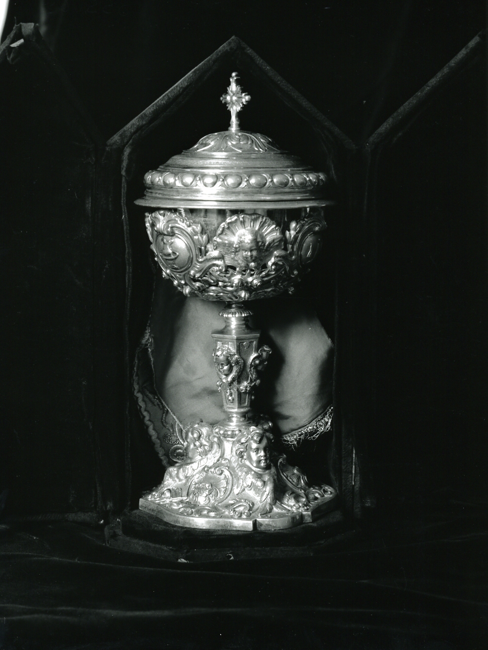 pisside - bottega napoletana (seconda metà sec. XIX)