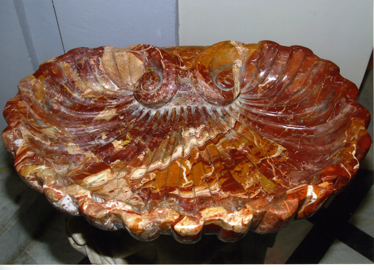 acquasantiera - a conchiglia, elemento d'insieme - bottega napoletana (fine/inizio secc. XVIII/ XIX)