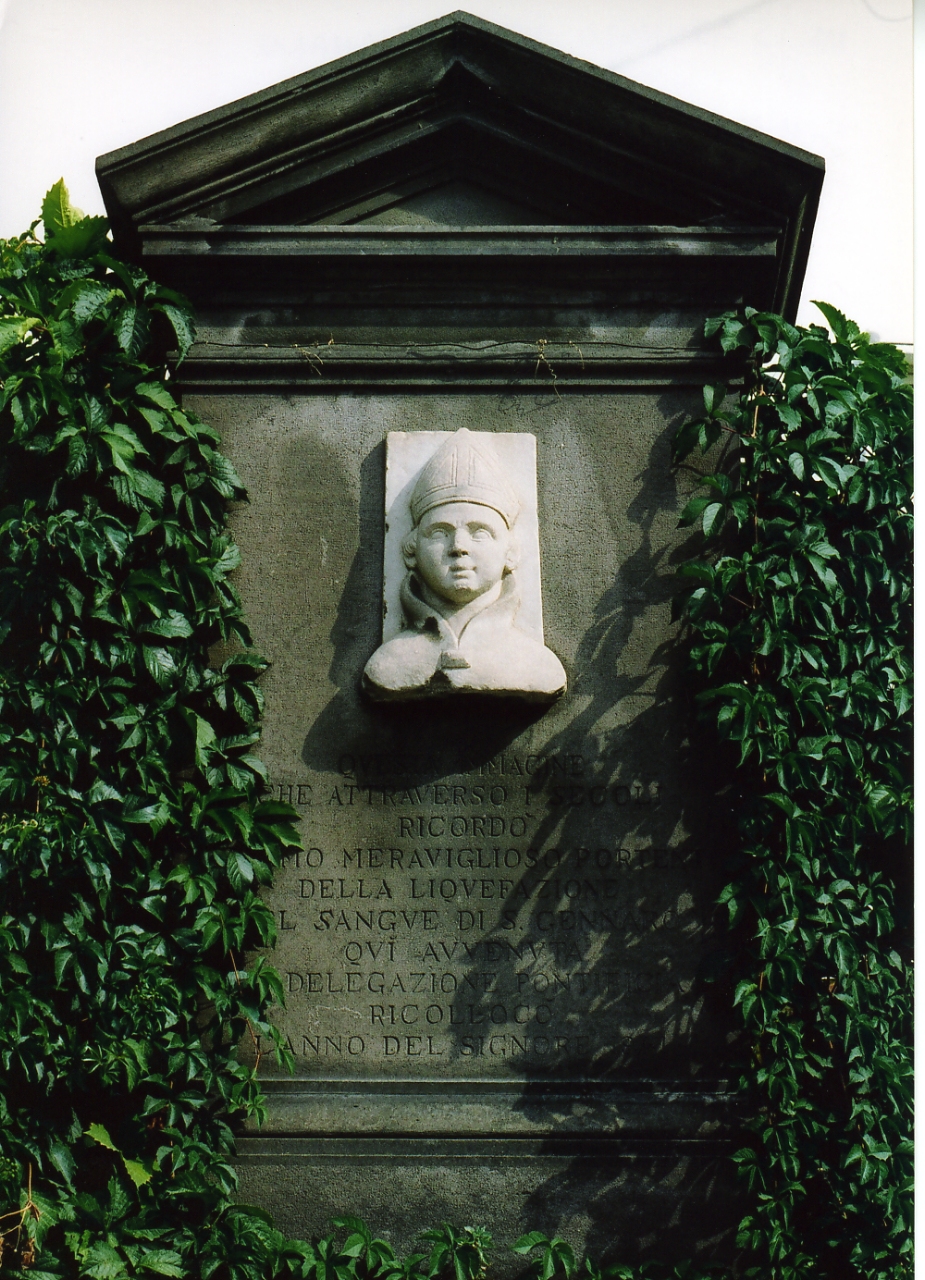 lapide commemorativa - bottega napoletana (secondo quarto sec. XX)