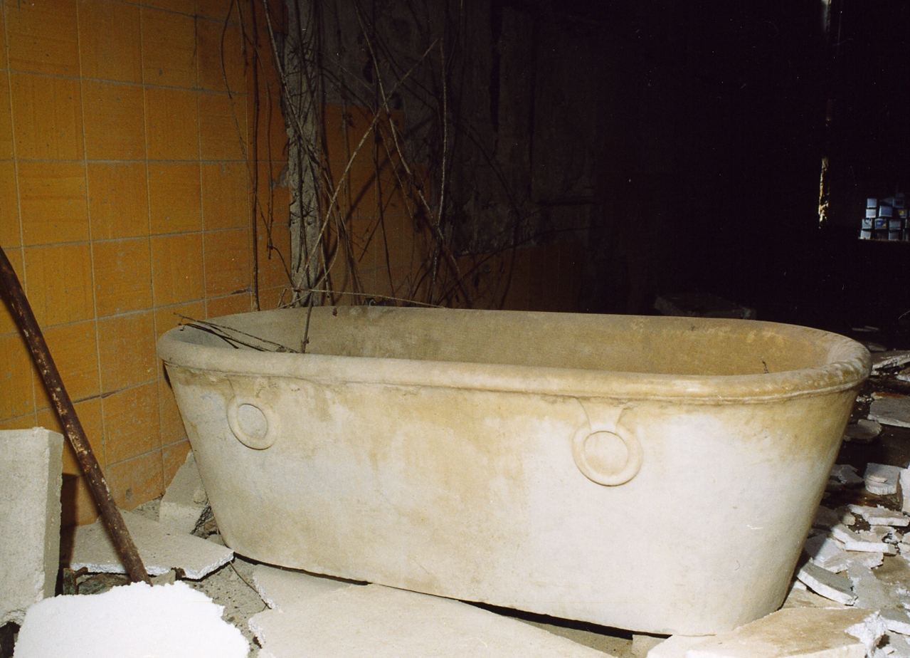 vasca, serie - bottega napoletana (primo quarto sec. XX)