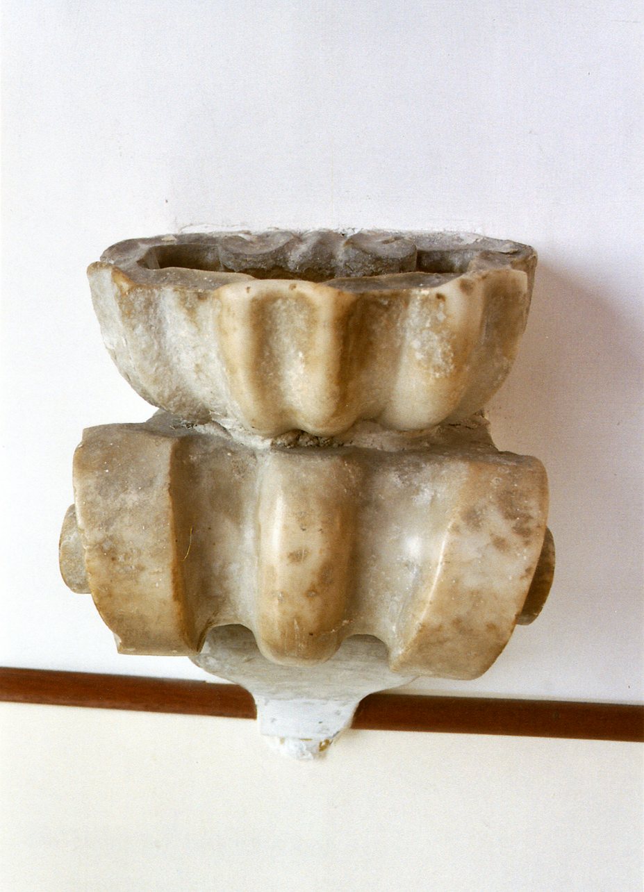 acquasantiera da parete - bottega napoletana (metà sec. XVIII)