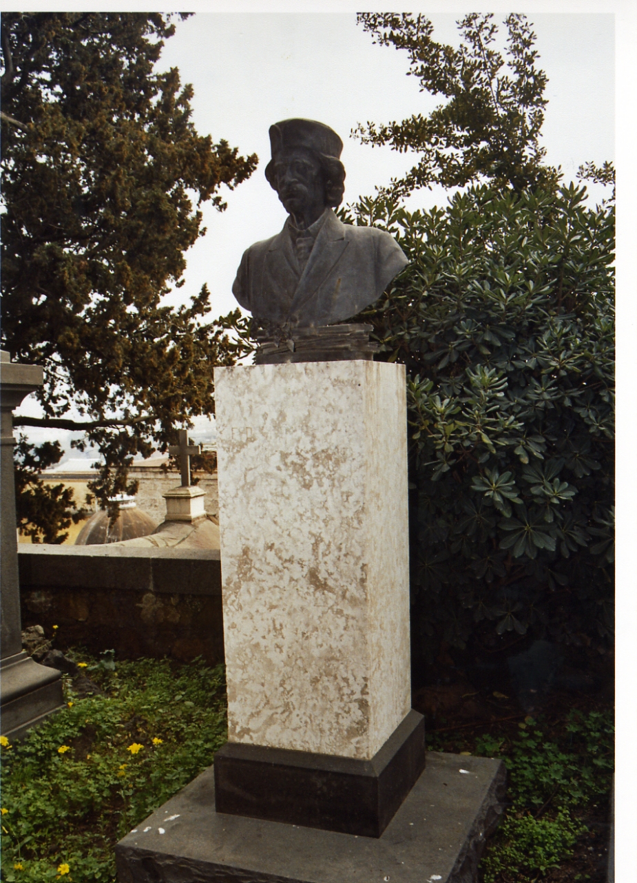 monumento funebre di Mossutti Enrico (sec. XX)