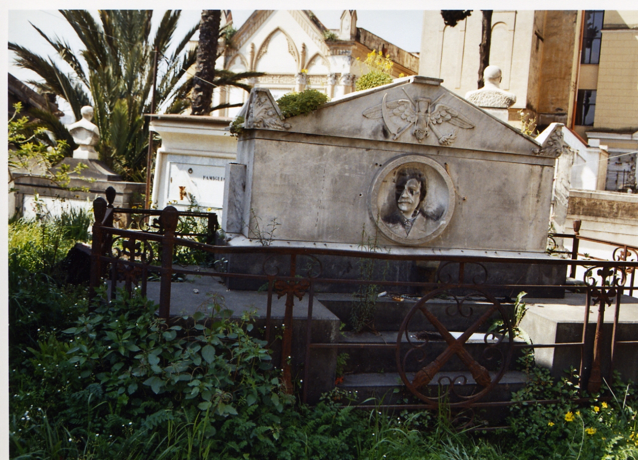 monumento funebre di Mossutti Enrico (maniera) (sec. XIX)