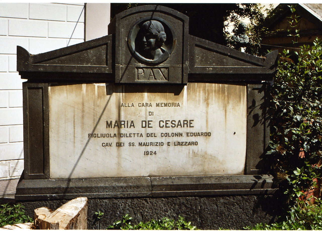 monumento funebre di Tomai Ennio (sec. XX)