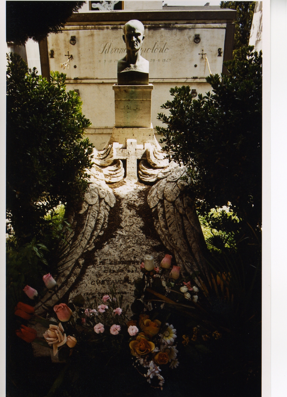 monumento funebre di De Veroli Carlo (sec. XX)