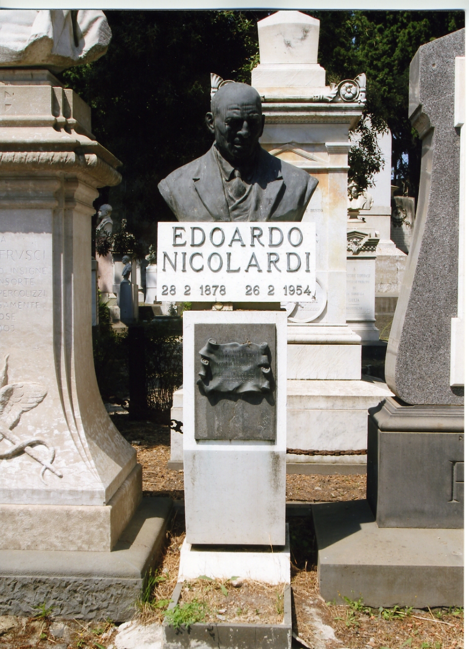 monumento funebre - ambito napoletano (metà sec. XX)
