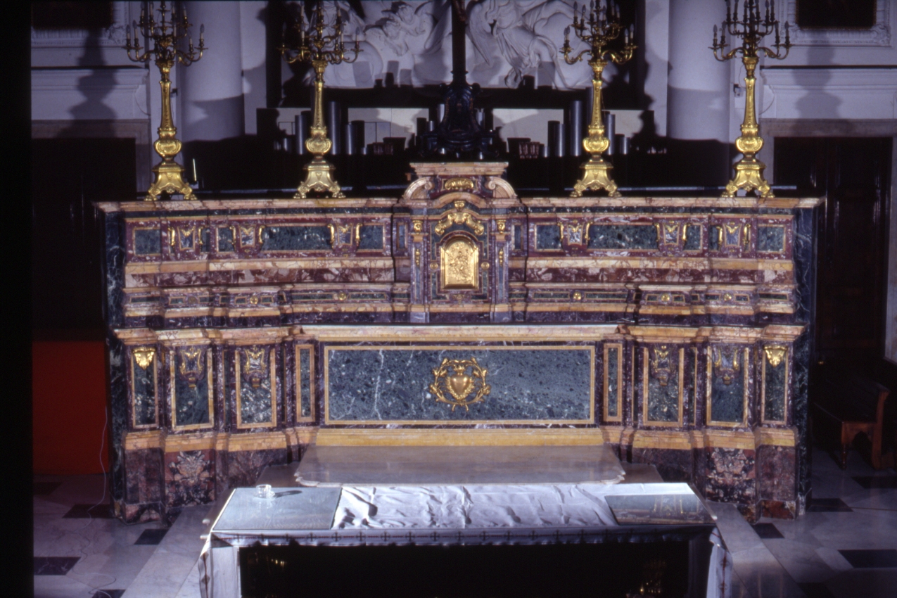 altare maggiore, insieme di Gioffredo Mario, Vanvitelli Carlo, D'Adamo Carlo (sec. XVIII)