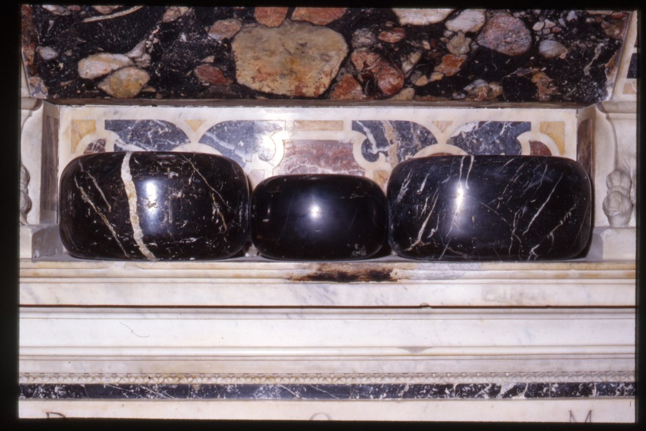 pietra da martirio, insieme - bottega napoletana (sec. XVII)