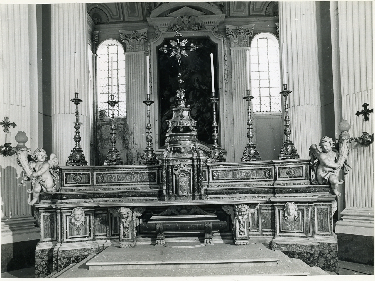 altare maggiore di Di Lucca Antonio, Gioffredo Mario, Persico Paolo (sec. XVIII)