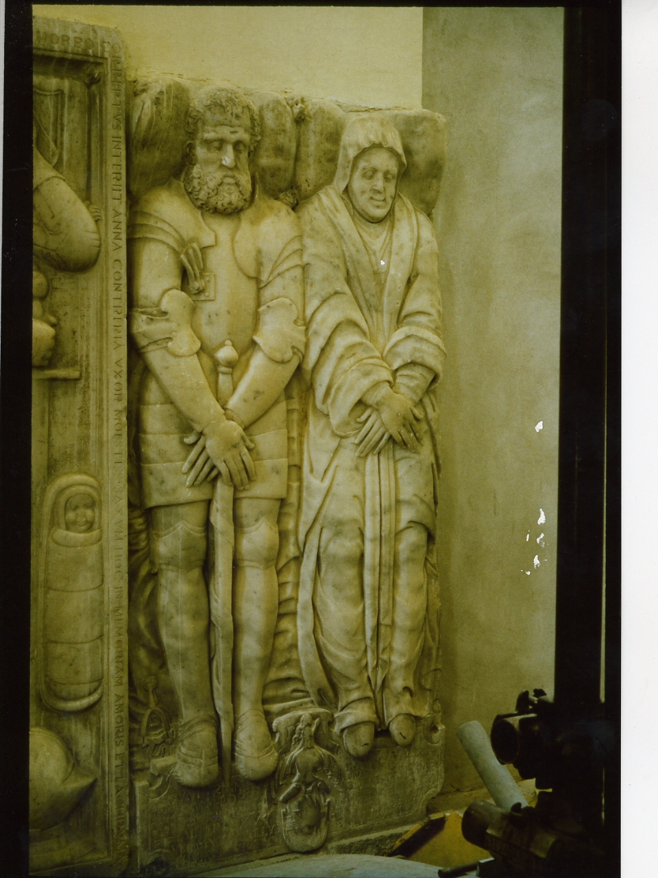 lastra tombale - bottega napoletana (sec. XVI)