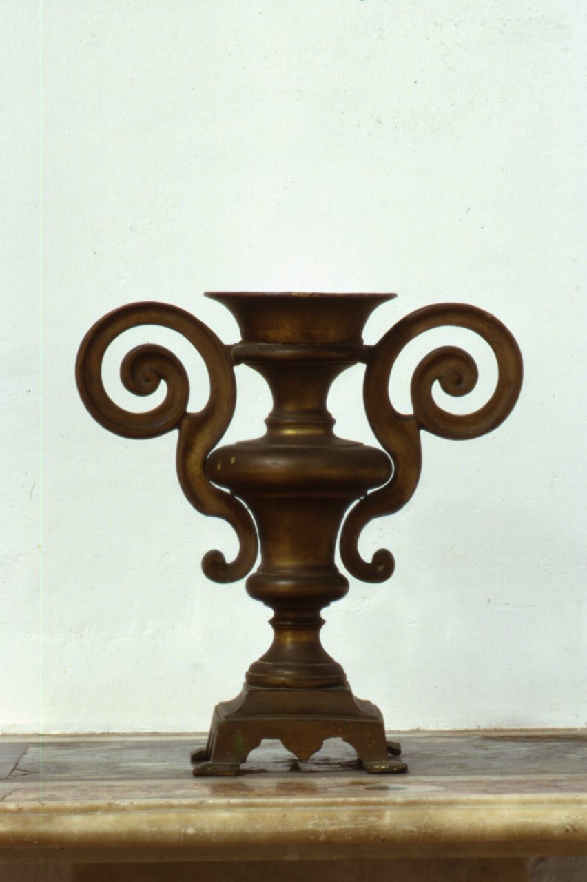 vaso d'altare con composizione floreale, serie - bottega napoletana (seconda metà sec. XVIII)
