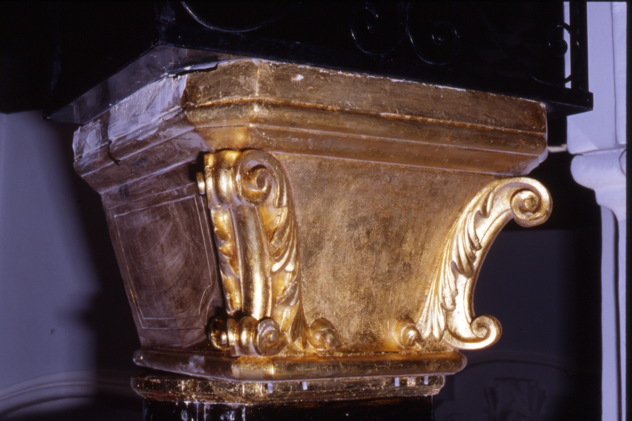 base di scultura - bottega napoletana (prima metà sec. XIX)