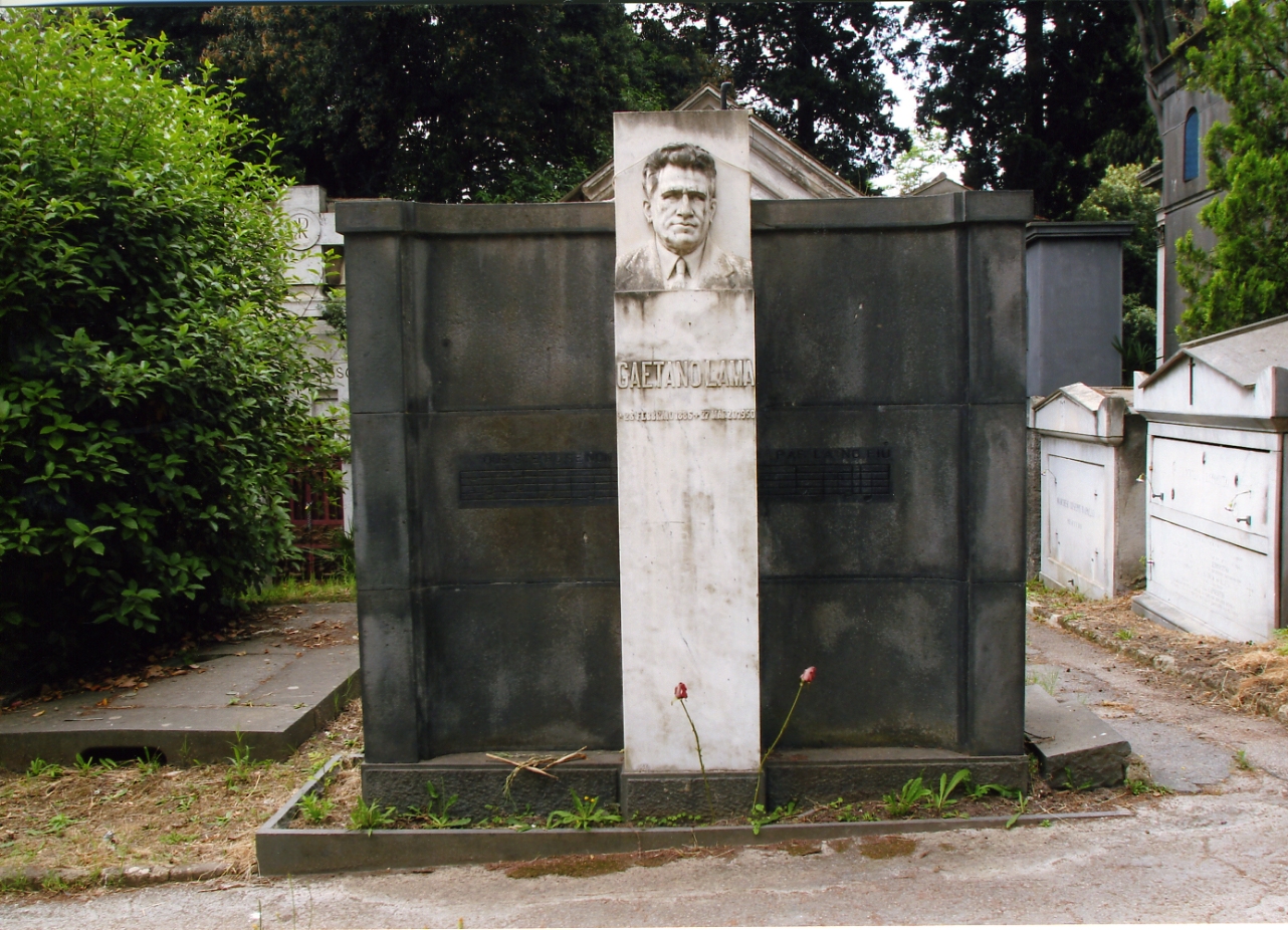 monumento funebre di Mennella Antonio (metà sec. XX)
