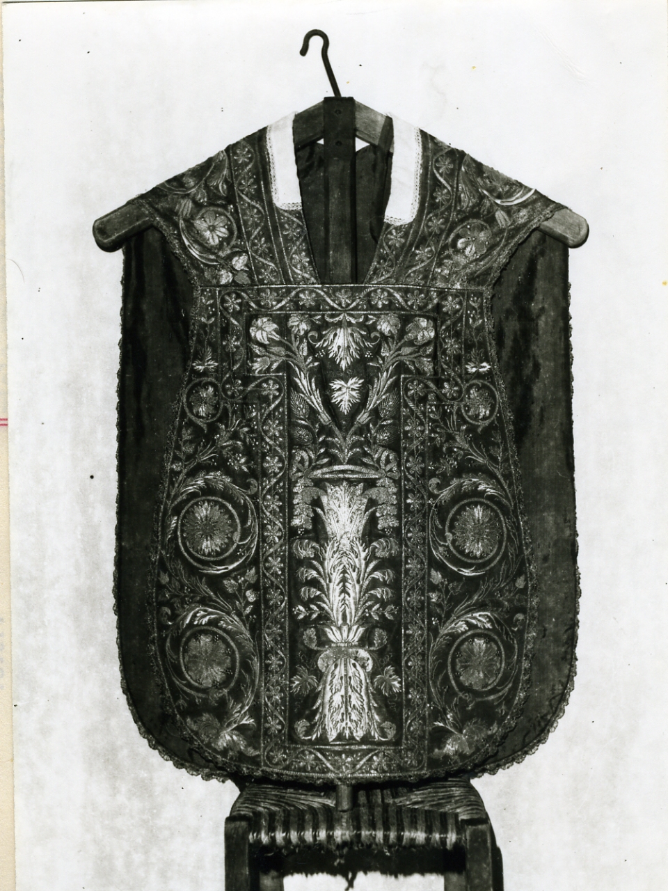 paramento liturgico - manifattura napoletana (fine/inizio secc. XVIII/ XIX)