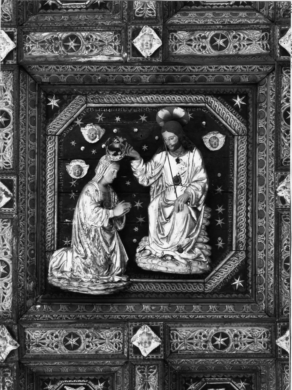 incoronazione di Maria Vergine (decorazione plastica) di Belverte Pietro (prima metà sec. XVI)