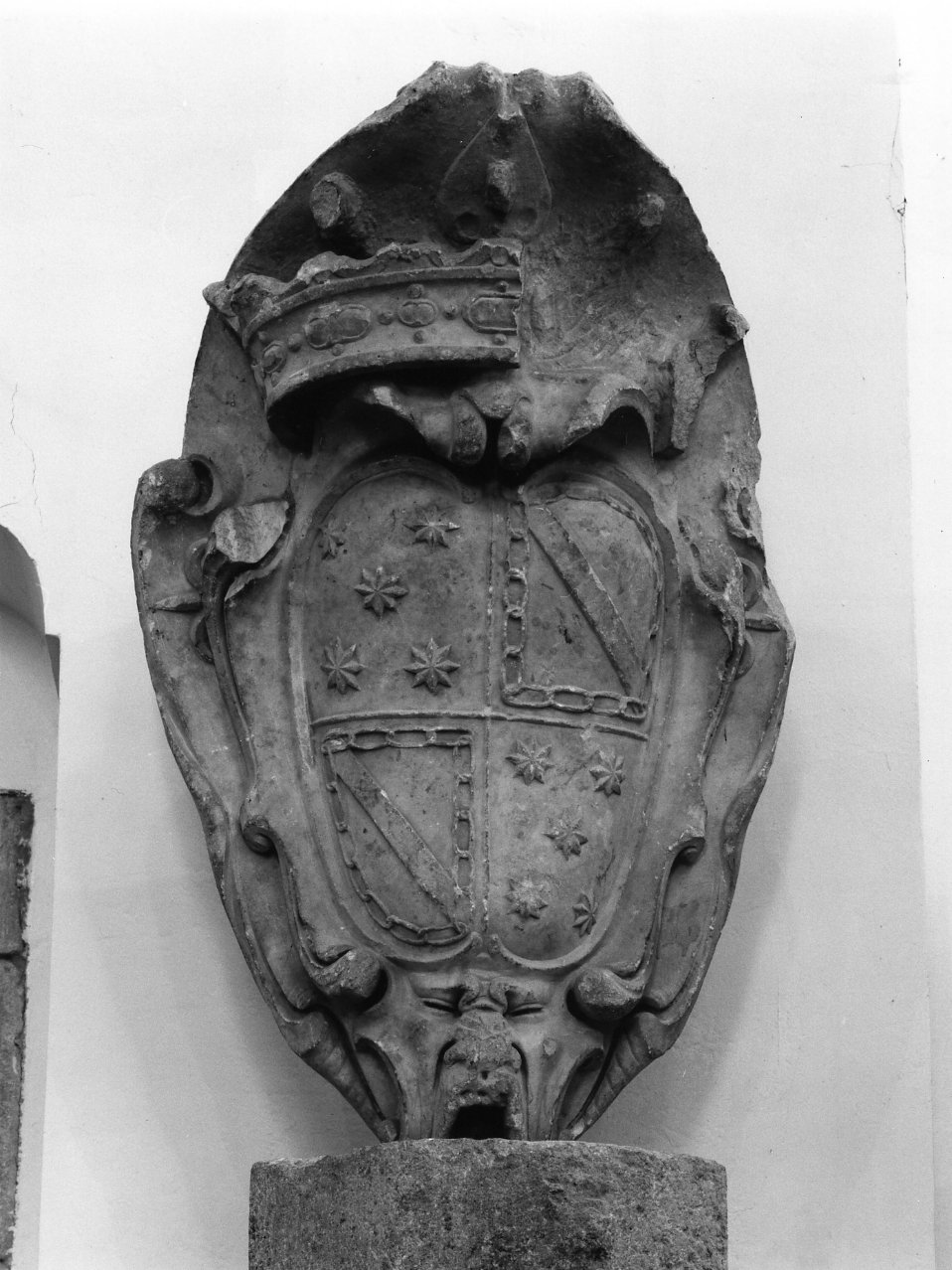 stemma (rilievo, serie) - bottega napoletana (inizio sec. XVIII)