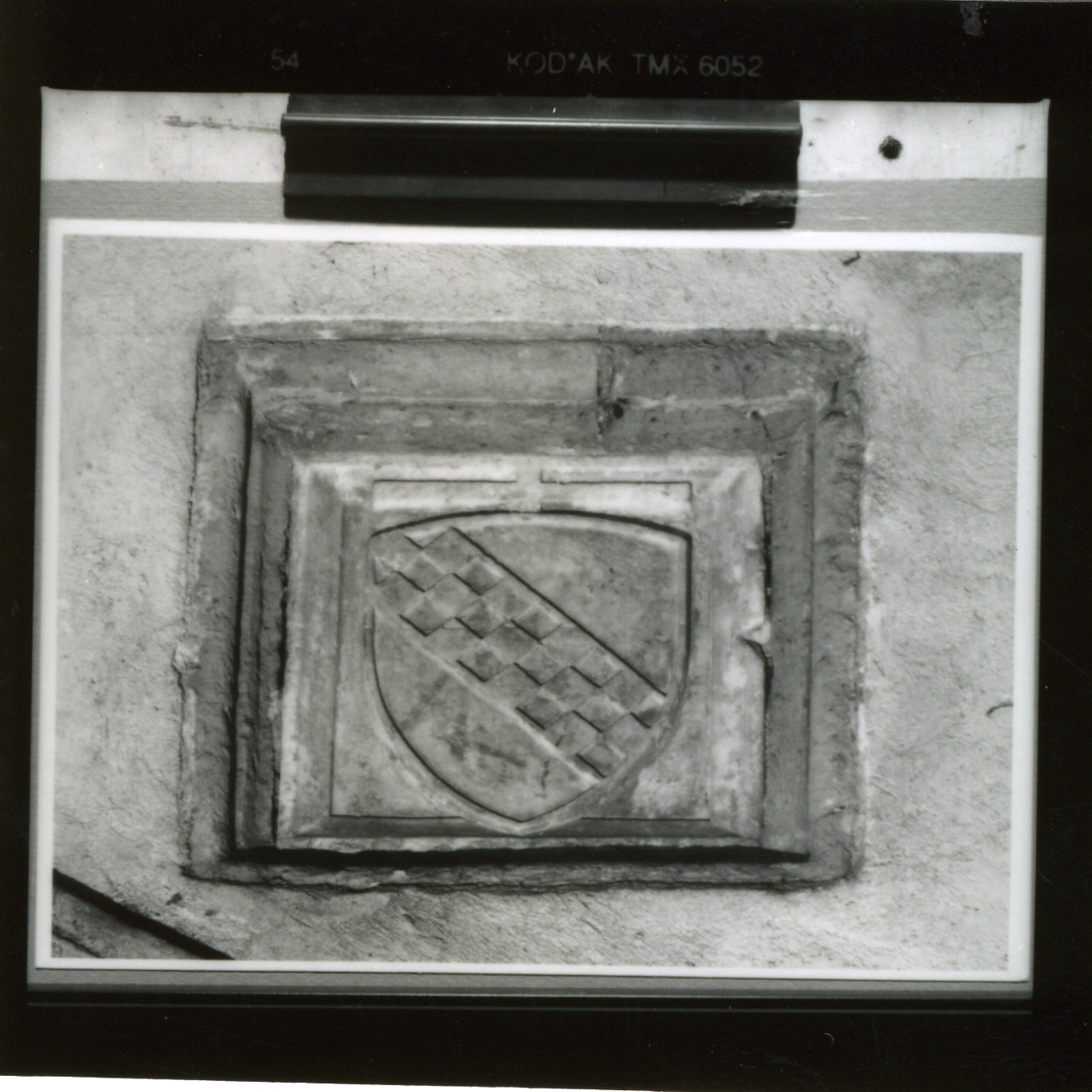 STEMMA GENTILIZIO (RILIEVO, SERIE) - BOTTEGA NAPOLETANA (FINE sec. XV)