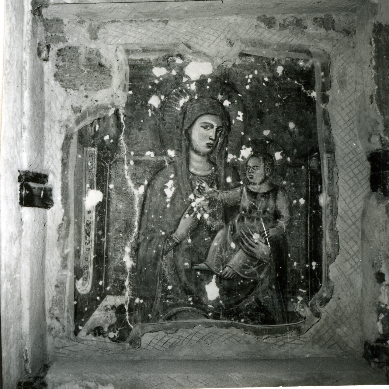 Madonna con Bambino (dipinto, frammento) - ambito Italia centrale (inizio sec. XIV)