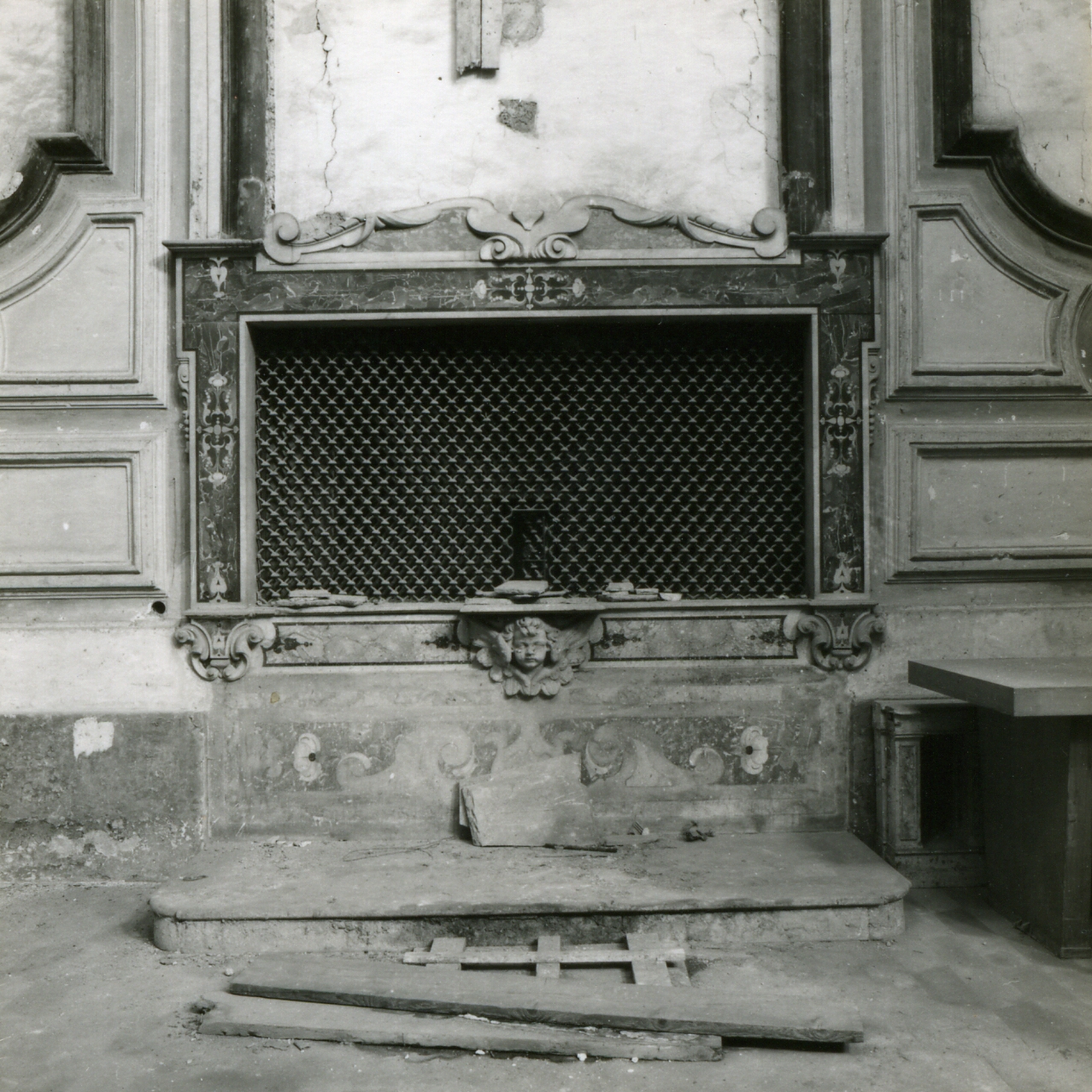 grata, elemento d'insieme - bottega napoletana (inizio sec. XVIII)