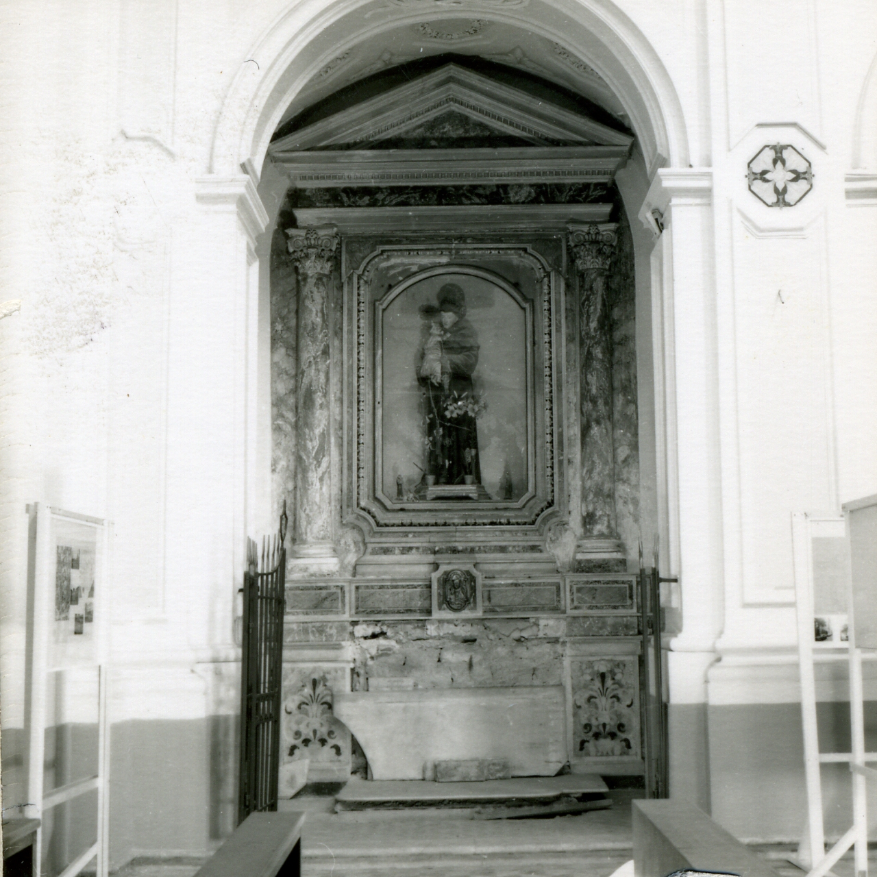 Sant'Antonio da Padova con il bambino (statua, elemento d'insieme) - bottega napoletana (fine sec. XIX)