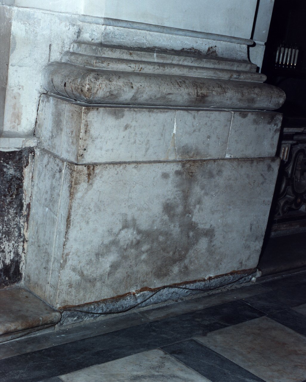 plinto - bottega napoletana (sec. XVII)