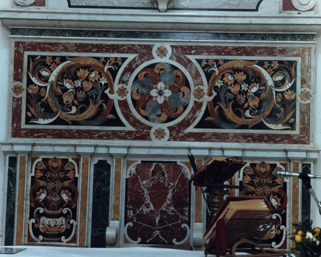 paliotto, elemento d'insieme di Lazzari Dionisio (metà sec. XVII)