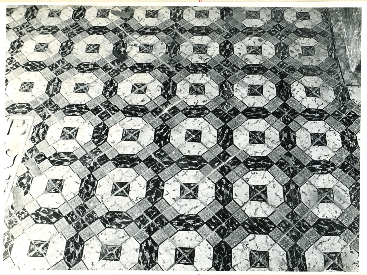 PAVIMENTO - BOTTEGA NAPOLETANA (Prima metà sec. XIX)