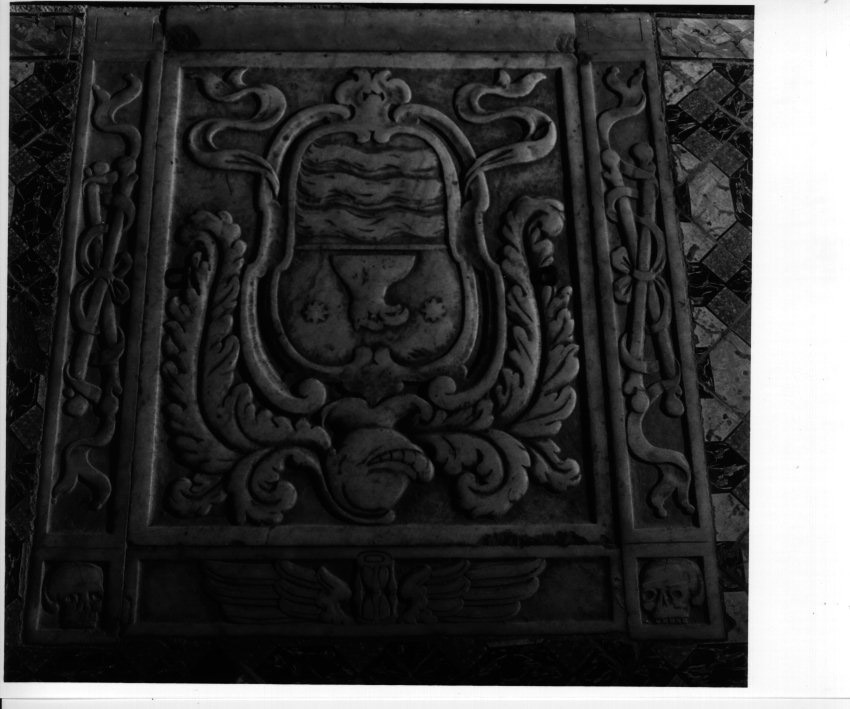 LASTRA TOMBALE - BOTTEGA NAPOLETANA (Seconda metà sec. XVII)