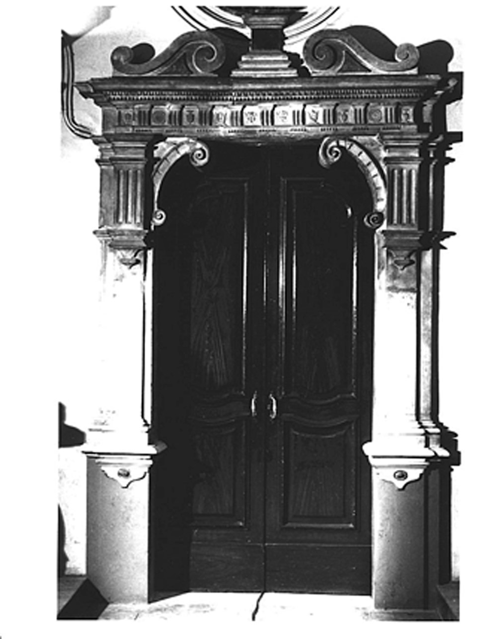 STIPITE DI PORTA - BOTTEGA NAPOLETANA (PRIMO QUARTO sec. XVII)